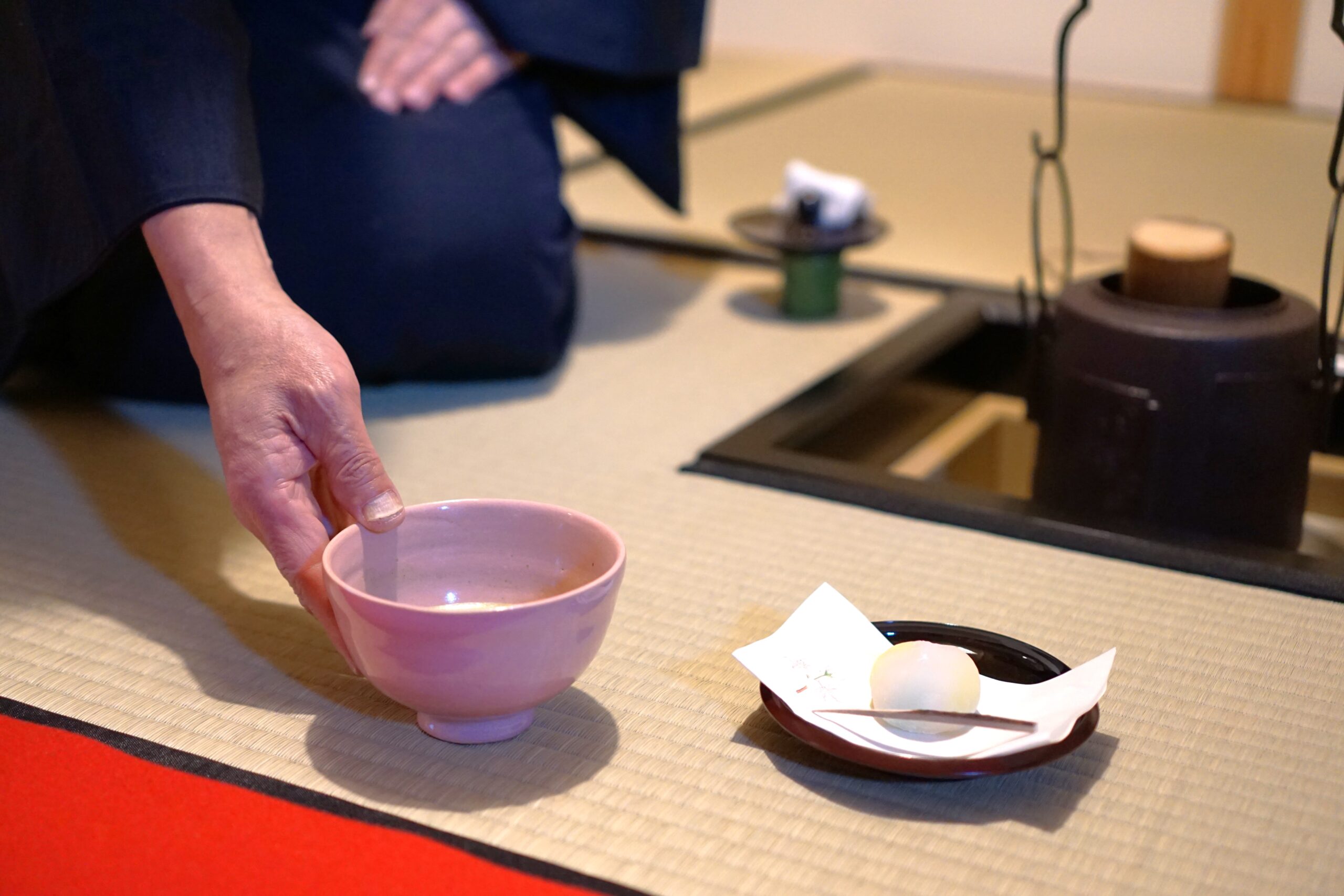ご自分で作った和菓子と一緒に、お抹茶体験はいかがですか?